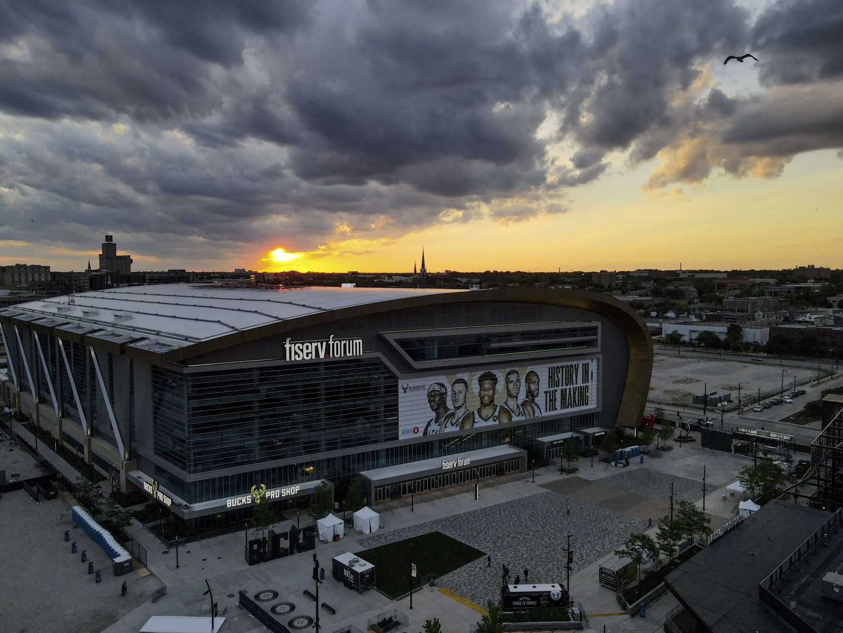 Hawks Bucks Basketball